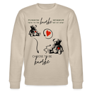 Beiges Sweatshirt mit zwei Teddybären, rotem Herz und dem Schriftzug „It’s never too late to be knorke – choose to be knorke“. Stylisches Berliner Statement-Design.