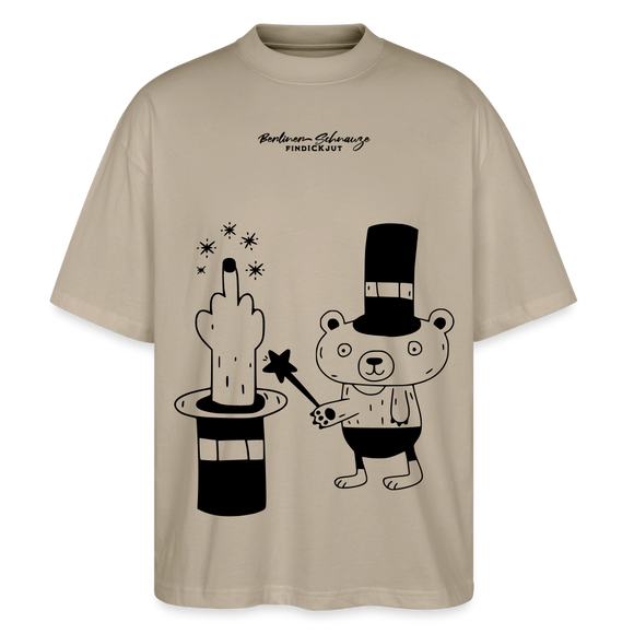 Steingraues Oversized Berlin Shirt mit schwarzem „OHNE WORTE“-Design, Zauberhut, ausgestrecktem Mittelfinger und kleinem Bären als Magier.