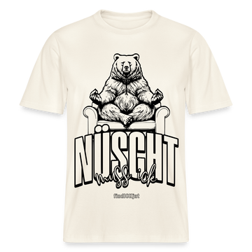 Berlin T-Shirt in naturweiss mit meditierendem Berliner Bären und Aufdruck „NÜSCHT muss ick“ im Berliner Schnauze Stil, Streetwear Design von findICKjut, ideal für Berlin Fans und Dialekt‑Liebhaber.