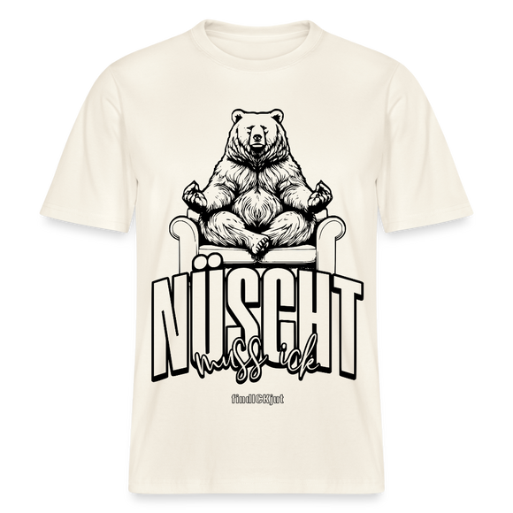 Berlin T-Shirt in naturweiss mit meditierendem Berliner Bären und Aufdruck „NÜSCHT muss ick“ im Berliner Schnauze Stil, Streetwear Design von findICKjut, ideal für Berlin Fans und Dialekt‑Liebhaber.