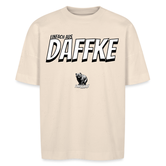 schwarz/weisser Brustprint „EINFACH AUS DAFFKE“ -Unisex T-Shirt- Weit geschnitten, mit breitem Stehkragen und überschnittenen Ärmeln im Oversized-Look. Aus 100% Bio-Baumwolle, mit stabilem Stoff und stylischem Berliner Print.- Naturweiß