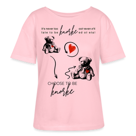 Berlin Shirt in hellrosa-Leichtes Damen Bio mit „It’s never too late to be knorke“ Print, Teddy und Herz, Berliner Schnauze Design.
