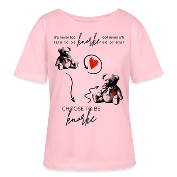 Berlin Shirt in hellrosa-Leichtes Damen Bio mit „It’s never too late to be knorke“ Print, Teddy und Herz, Berliner Schnauze Design.