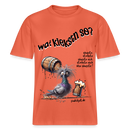 hellrotes, schweres und locker geschnittenes Bio-Shirt mit originellem Druck: Der Berliner Spruch „wat kiekstn so?“ steht prominent über einer gezeichneten, zersausten Taube mit Bierfass und Bierglas. Rechts daneben ist ein weiterer Berliner Spruch aufgedruckt: „säufste, stirbste säufste nich, stirbste ooch also säufste!“ – dieses Bio-Shirt verbindet witzige Berliner Sprüche mit urbanem Stil.