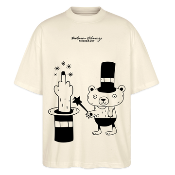 Natur farbenes Oversized Berlin Shirt mit schwarzem „OHNE WORTE“-Design, Zauberhut, ausgestrecktem Mittelfinger und kleinem Bären als Magier.