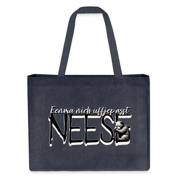 „Große Einkaufstasche mit dem Berliner Spruch ‚EENMA NICH UFFJEPASST – NEESE‘. Robuste Qualität, lange Henkel mit Kreuzstich und nachhaltiges Material aus recycelter Baumwolle und Polyester.“ - midnight Blue