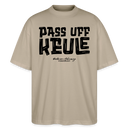 Berliner Spruch-PASS UFF KEULE-Oversized Unisex Bio T-Shirt - Steingrau