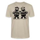 beige farbenes Bio-Unisex-T-Shirt mit zwei Bären, die Schilder mit der Aufschrift „LATSCH & BOMMEL“ halten – witziges Freundschafts-Motiv als Geschenk für Beste Freunde und Atzen.