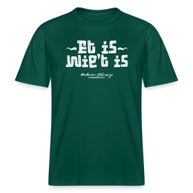 Dit ist Berliner Gelassenheit-ET IS WIE'T IS- RELAXED FIT Unisex Organic T-Shirt - Forest