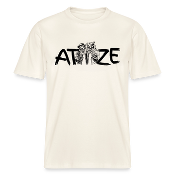 naturweisses, locker geschnittenes Unisex T-Shirt mit großem schwarzen Schriftzug „ATZE“, bei dem zwischen dem Buchstaben T und Z eine Illustration von zwei cartoonartigen Bären im Hoodie und Cap sitzt; die Bären stehen eng beieinander, legen den Arm umeinander und zeigen kumpelhaft nach vorn, darunter der Text „Berliner Schnauze – FINDICKJUT“, Symbol für Freundschaft, Besties und Brüder im Berliner Style.