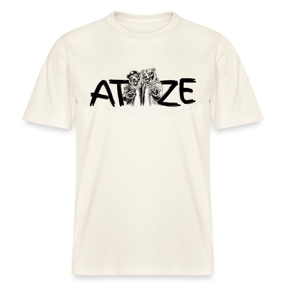naturweisses, locker geschnittenes Unisex T-Shirt mit großem schwarzen Schriftzug „ATZE“, bei dem zwischen dem Buchstaben T und Z eine Illustration von zwei cartoonartigen Bären im Hoodie und Cap sitzt; die Bären stehen eng beieinander, legen den Arm umeinander und zeigen kumpelhaft nach vorn, darunter der Text „Berliner Schnauze – FINDICKJUT“, Symbol für Freundschaft, Besties und Brüder im Berliner Style.