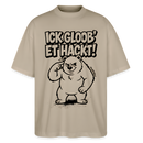 Berlin Shirt mit schwarzem Comicstyle-Print „ICK GLOOB ET HACKT“und darunter der Berliner Bär, der sich an den Kopf tippt. als sandfarbenes oversized Unisex T-Shirt mit Berliner Spruch und übergrosser, lässiger Passform