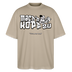steingraues, oversize geschnittenes Bio-Unisex Berlin Shirt mit weißem Frontdruck „Mach’n Kopp zu“, Illustration mit Comic-Kopf und „Shut Up“-Schild, darunter „Close your head“, Rundhalsausschnitt, zentral platzierter Berliner Spruch für Streetwear und Dialekt-Liebhaber