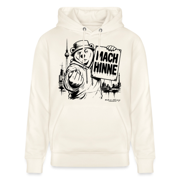 Naturweisser Unisex Bio-Hoodie mit MACH HINNE Schriftzug in einem Schild, gehalten vom Berliner Bär, vor dem Fernsehturm und Berlin Skyline