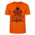 Berlin T-Shirt in kräftigem Orange mit Berliner-Schnauze-Spruch „Nüscht muss ick“ und einem entspannten Bären auf einem Sessel – perfektes Motiv für Fans von Berlin und lockerer Berliner Attitüde.