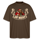 Berliner Bär mit Weihnachtsmütze, Sonnenbrille und Zigarre und dem Schriftzug "JIBT NÜSCHT" auf dem dunkelbraunen Oversized Unisex T-Shirt für Weihnachtsmuffel, aus 100% Bio Baumwolle