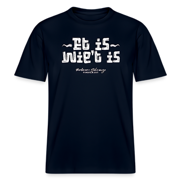 Dunkelblaues Relaxed Fit T‑Shirt mit weißem Berliner‑Schnauze Schriftzug „Et is wie’t is“ auf der Vorderseite