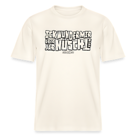 schwarz gerahmter Brustprint mit dem Berliner Spruch "ICK WUNDER MIR ÜBER JAR NÜSCHT MEHR"- naturweisses Shirt aus 100% Bio Baumwolle