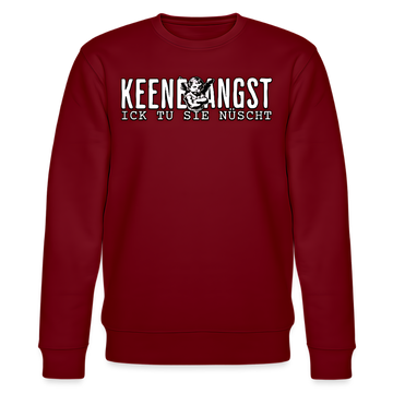 Bordeauxroter Unisex Sweater mit Rundhalsausschnitt und Berliner Spruch „KEENE ANGST ICK TU SIE NÜSCHT“ in weißer Schrift, mittig auf der Brust platziert, ergänzt mit einem Cartoon-Motiv zwischen den Wörtern.