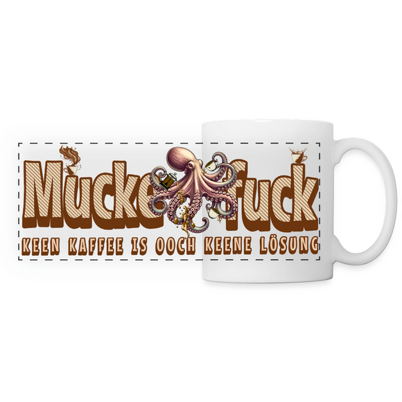 Weiße Keramiktasse mit braunem Panoramadesign und dem Schriftzug ‚MUCKEFUCK‘, unterlegt mit dem Spruch ‚Keen Kaffee is ooch keene Lösung‘ in Berliner Dialekt. Motiv zeigt eine lila Oktopus-Illustration, die Kaffeetassen in ihren Tentakeln hält. Fassungsvermögen 325 ml, spülmaschinengeeignet, kratzfester und UV-beständiger Druck.